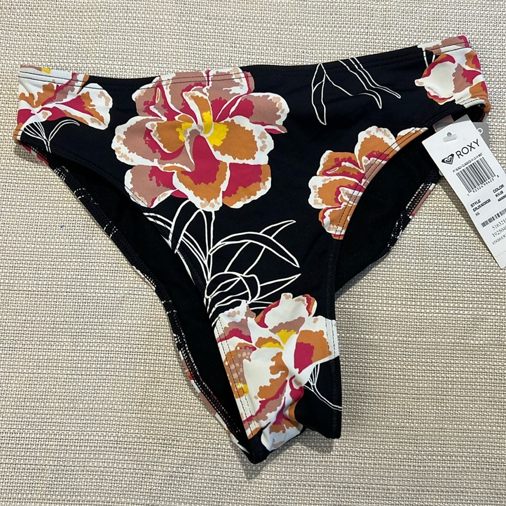 Roxy size 6 bottoms NWT